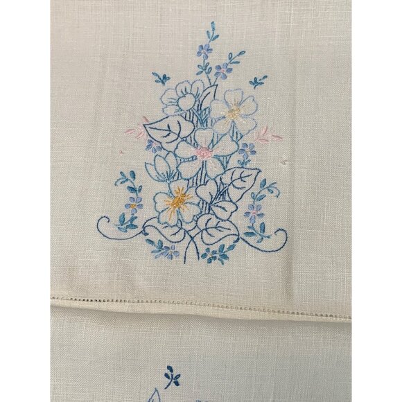 Vintage Hand-Embroidered Floral Linen Finger Towel Set Delicate Patterns & Soft - Picture 4 of 10